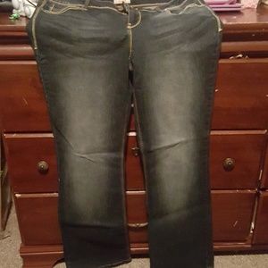 Knee faded jeans